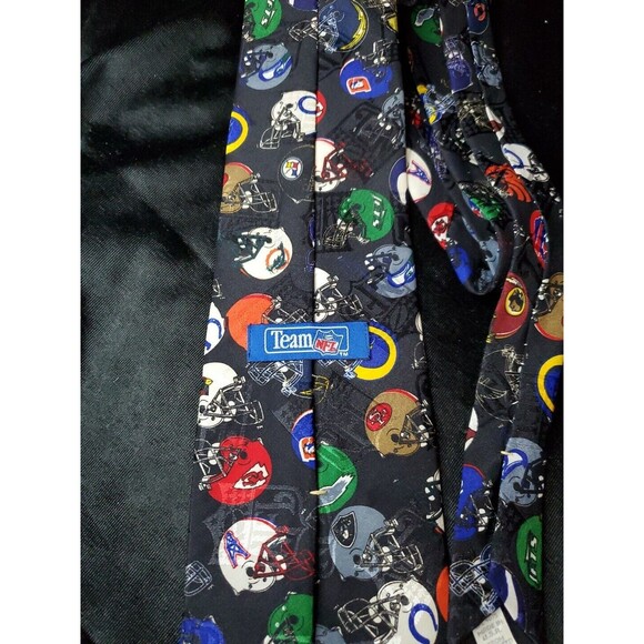 NFL FOOTBALL Men's Neck Tie w/ Team Helmets Made In USA Vintage pre 1996 - Picture 3 of 4